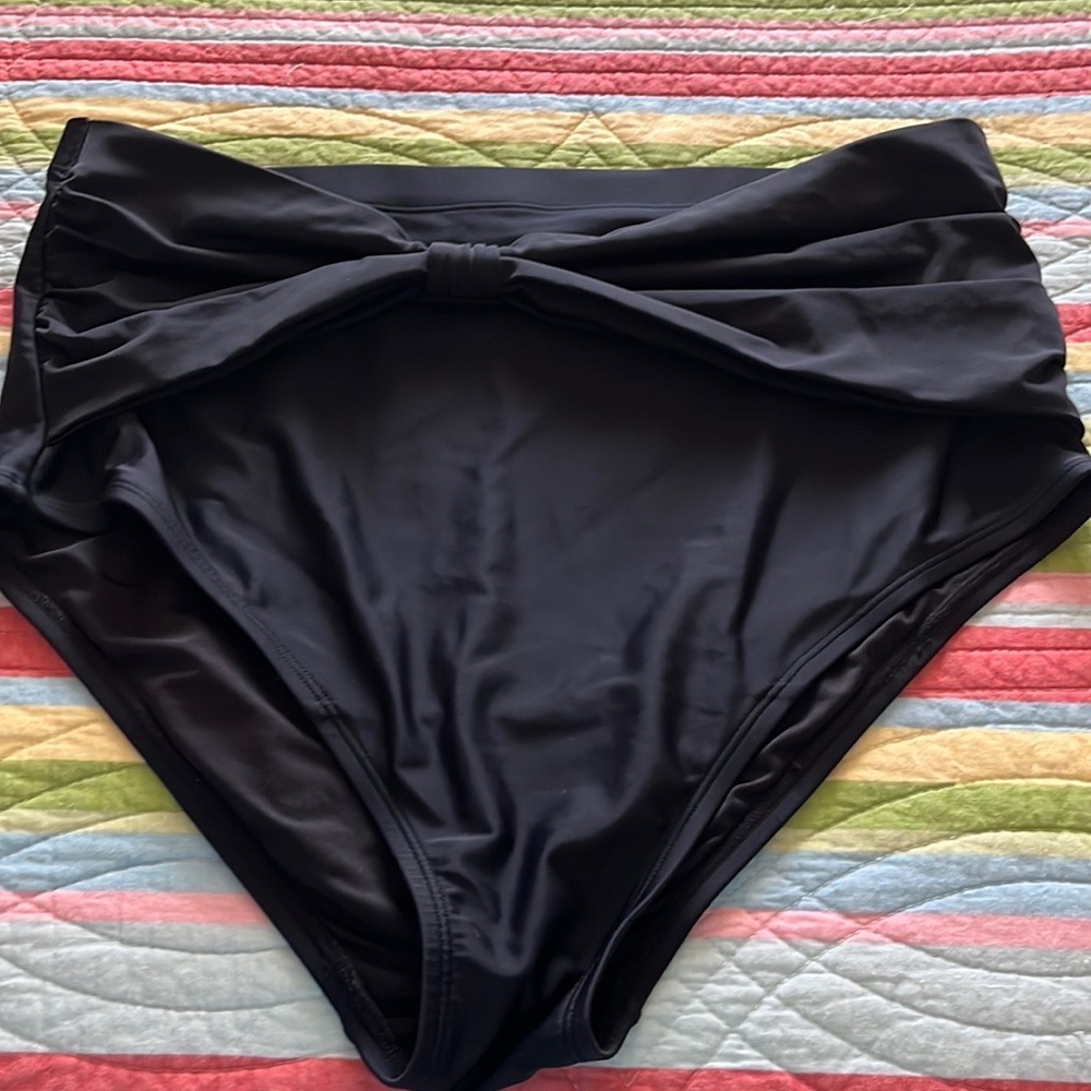 Ladies knotted front high waisted swim bottom size 1X Plus excellent condition.